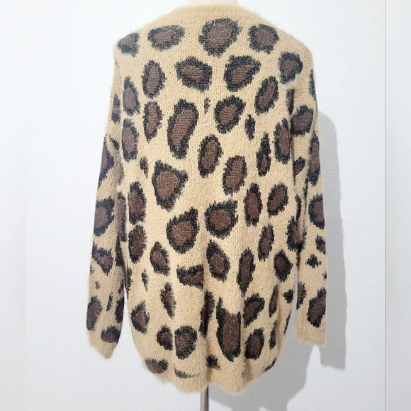 Altar’d State Leopard Print Fuzzy Sweater Size S/M Tan Brown Oversized Soft Knit - Picture 6 of 13